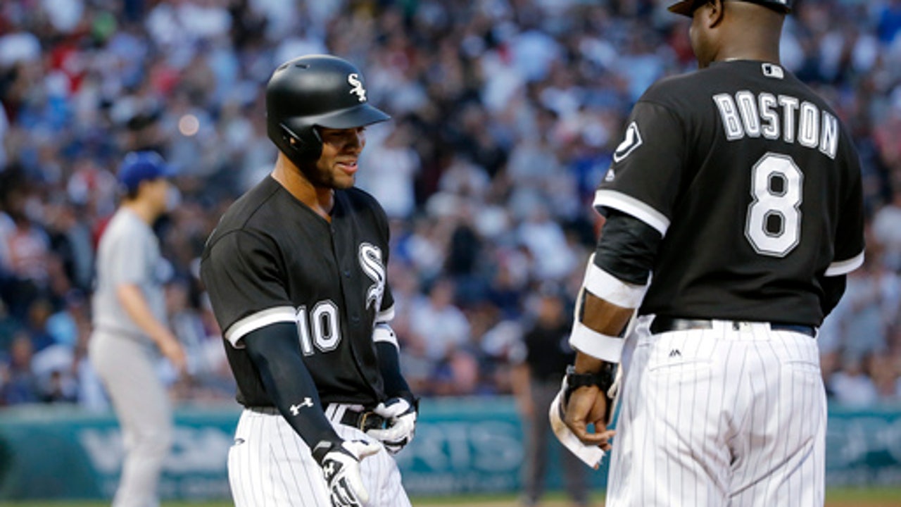 Moncada arrives with White Sox with Cuban mentor in Abreu